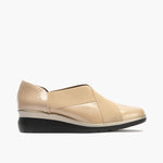 Abotinado con Elásticos Cruzados en charol de mujer color piedra