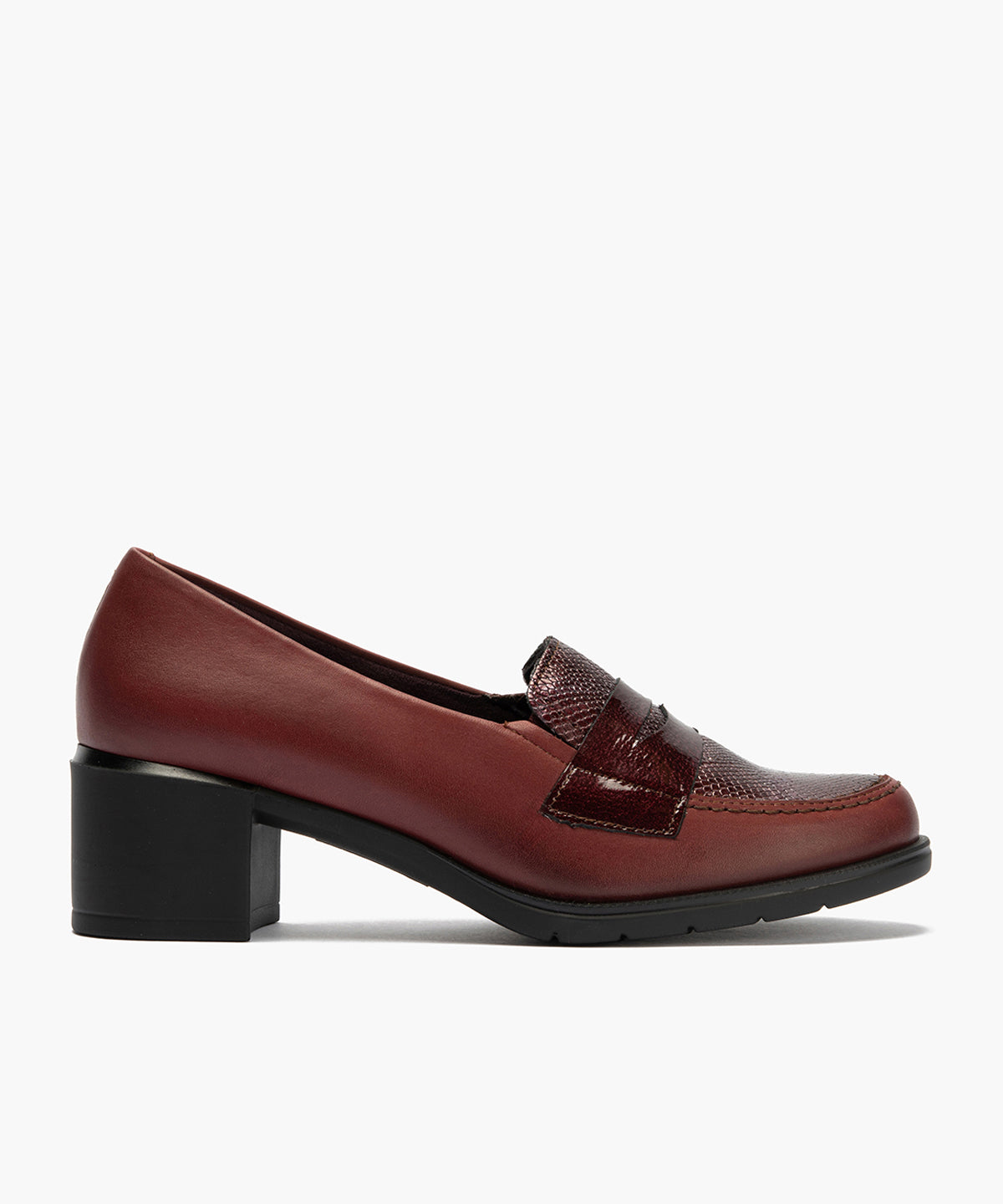 Mocasín con tacón de mujer color burdeos