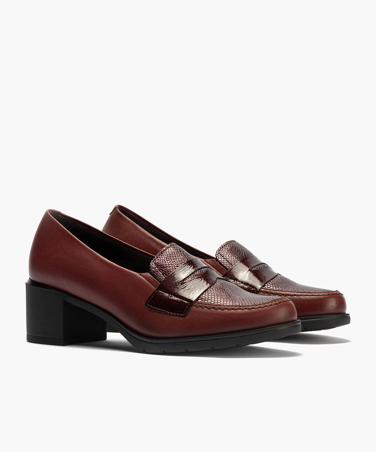 Mocasín con tacón de mujer color burdeos