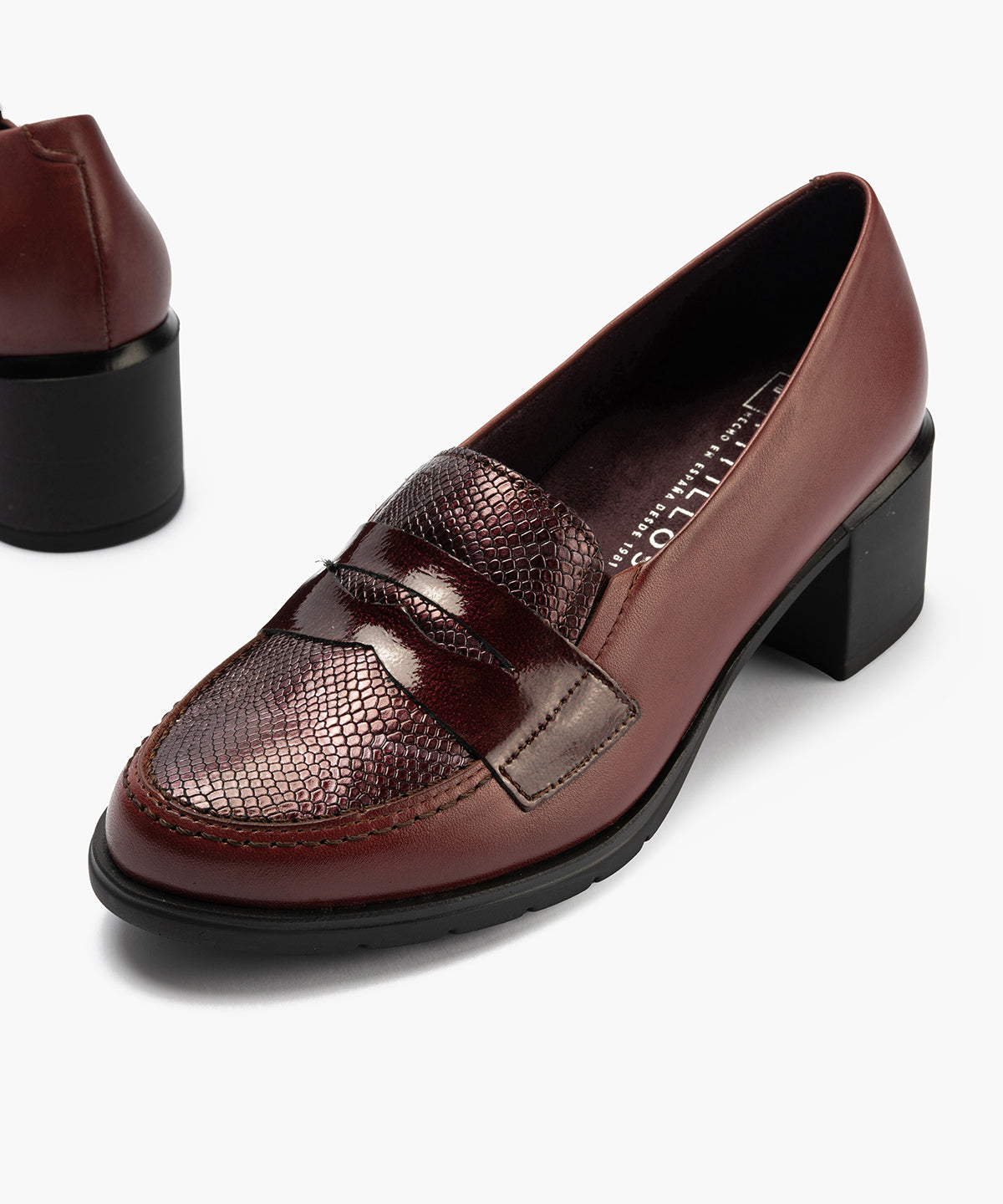 Mocasín con tacón de mujer color burdeos
