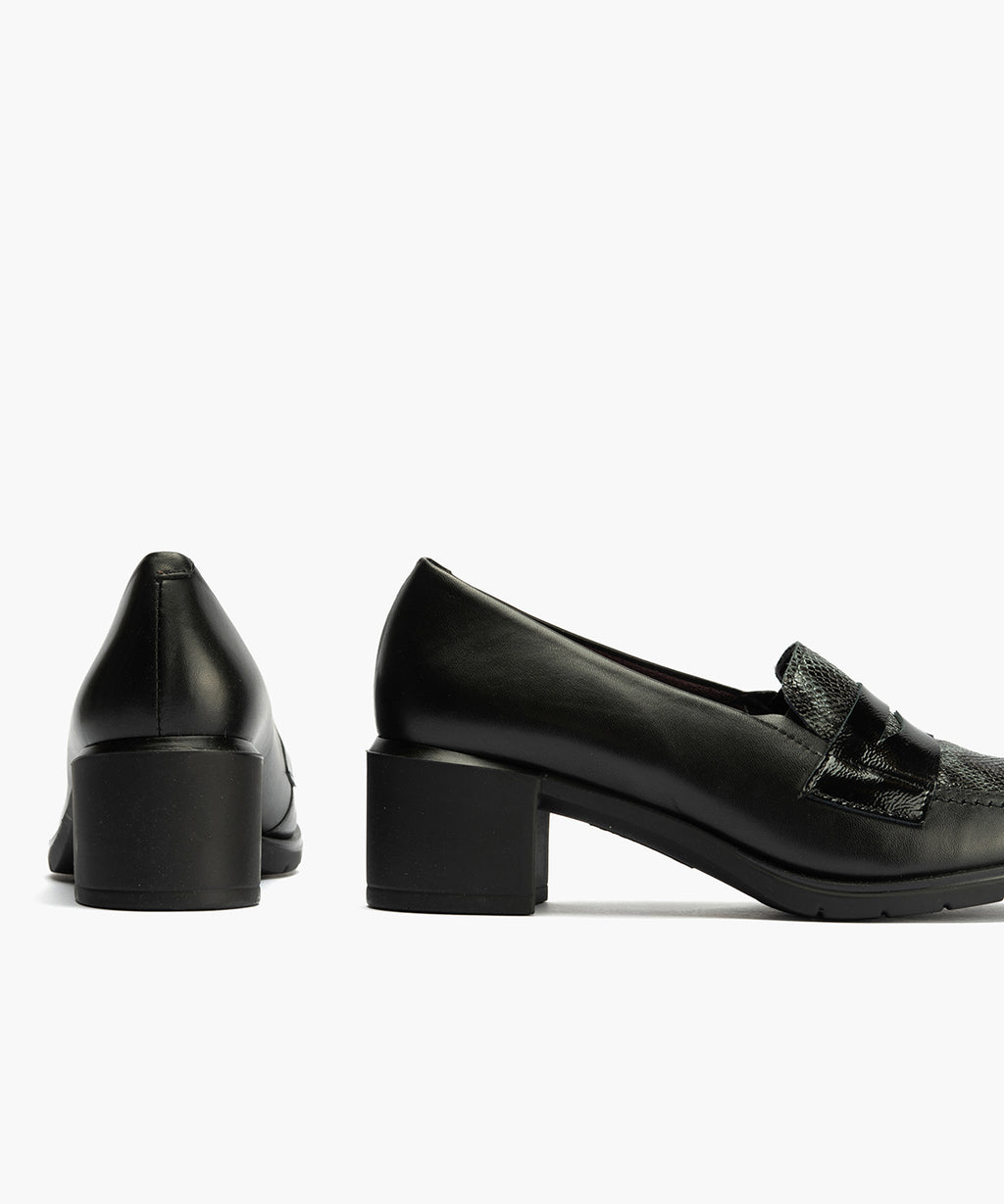 Mocasín con tacón de mujer color negro