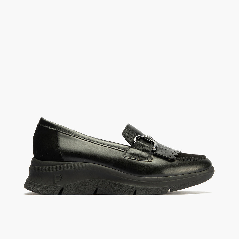 Mocasín con Flecos de mujer color negro