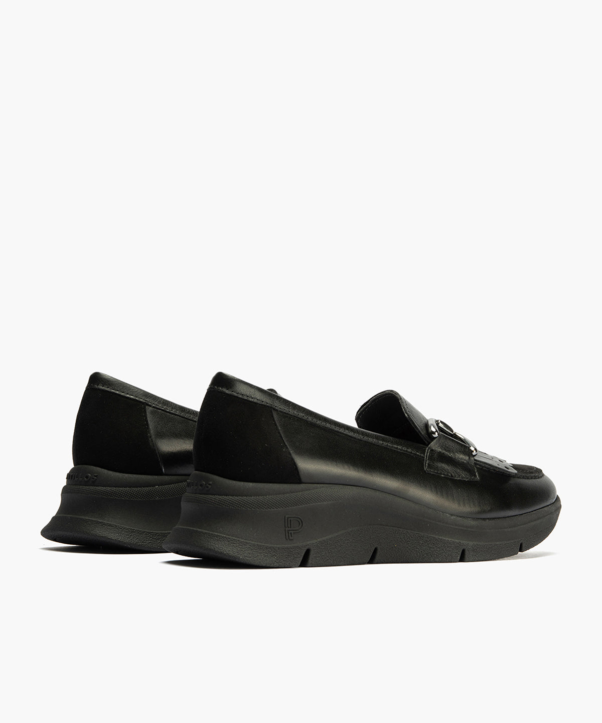 Mocasín con Flecos de mujer color negro