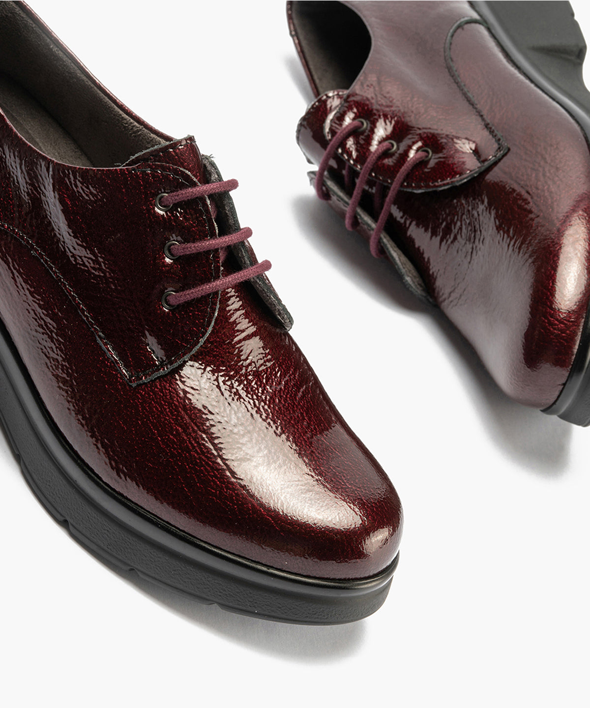Blucher en Charol con cordones de mujer color burdeos