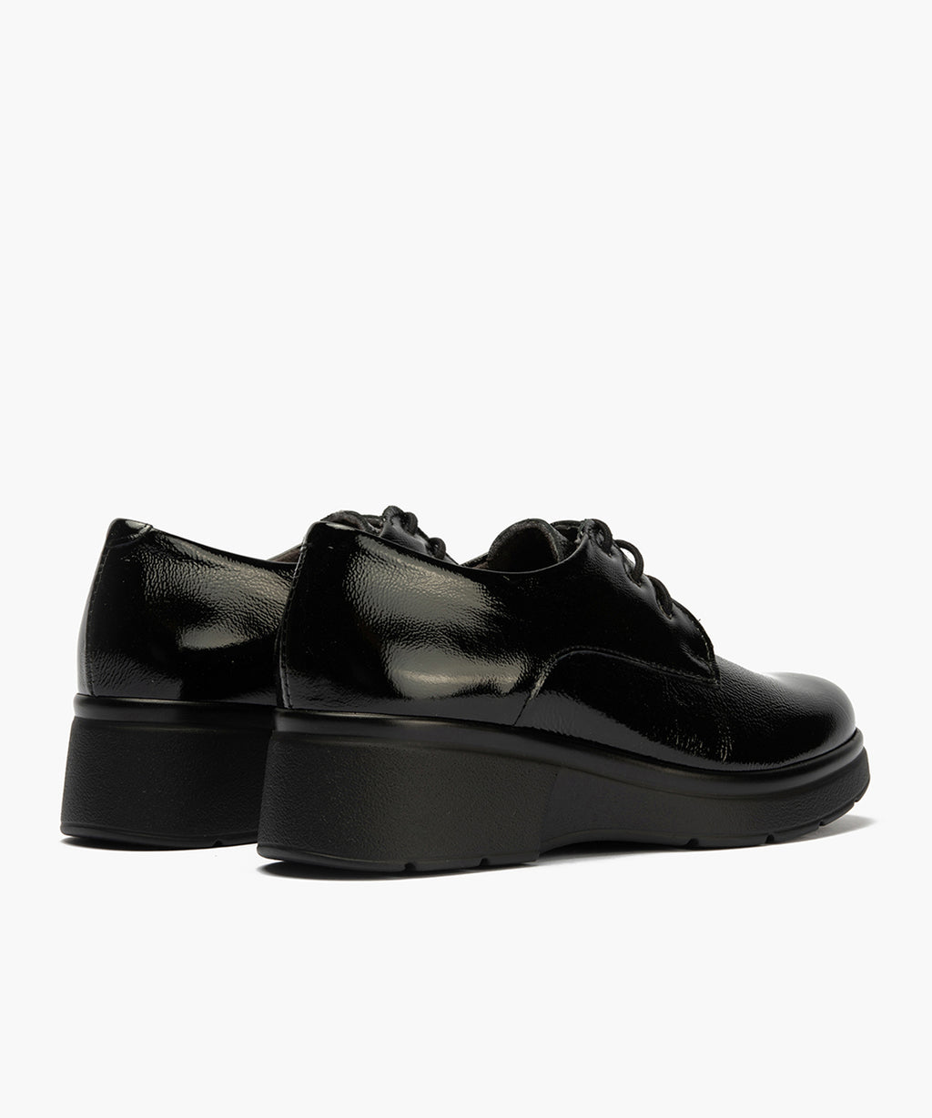 Blucher en Charol con cordones de mujer color negro