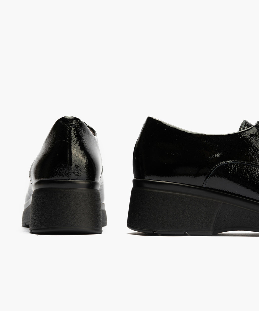 Blucher en Charol con cordones de mujer color negro