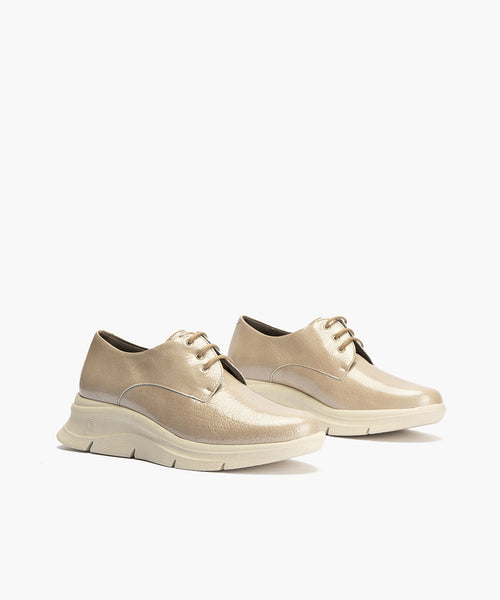 Blucher en Charol con cordones de mujer color piedra