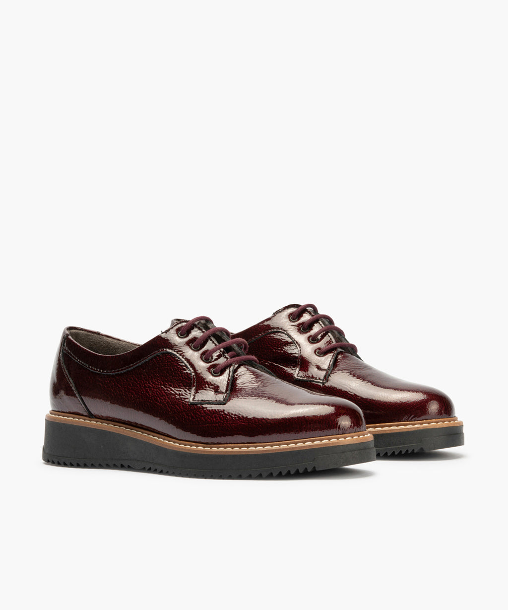 Blucher en Charol con cordones de mujer color burdeos
