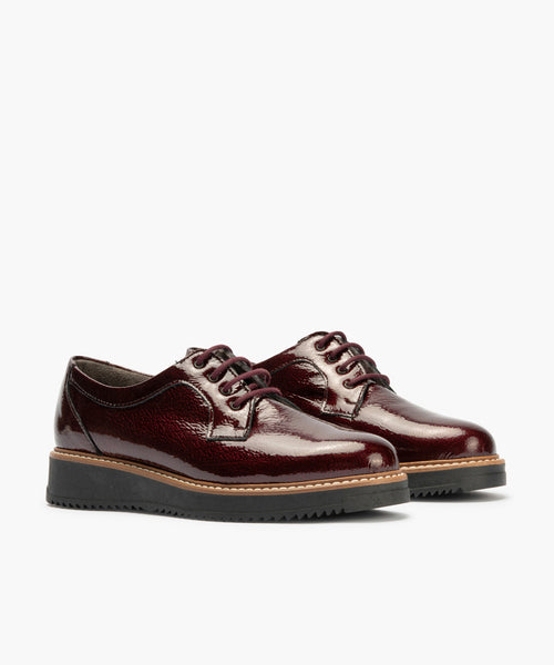 Blucher en Charol con cordones de mujer color burdeos