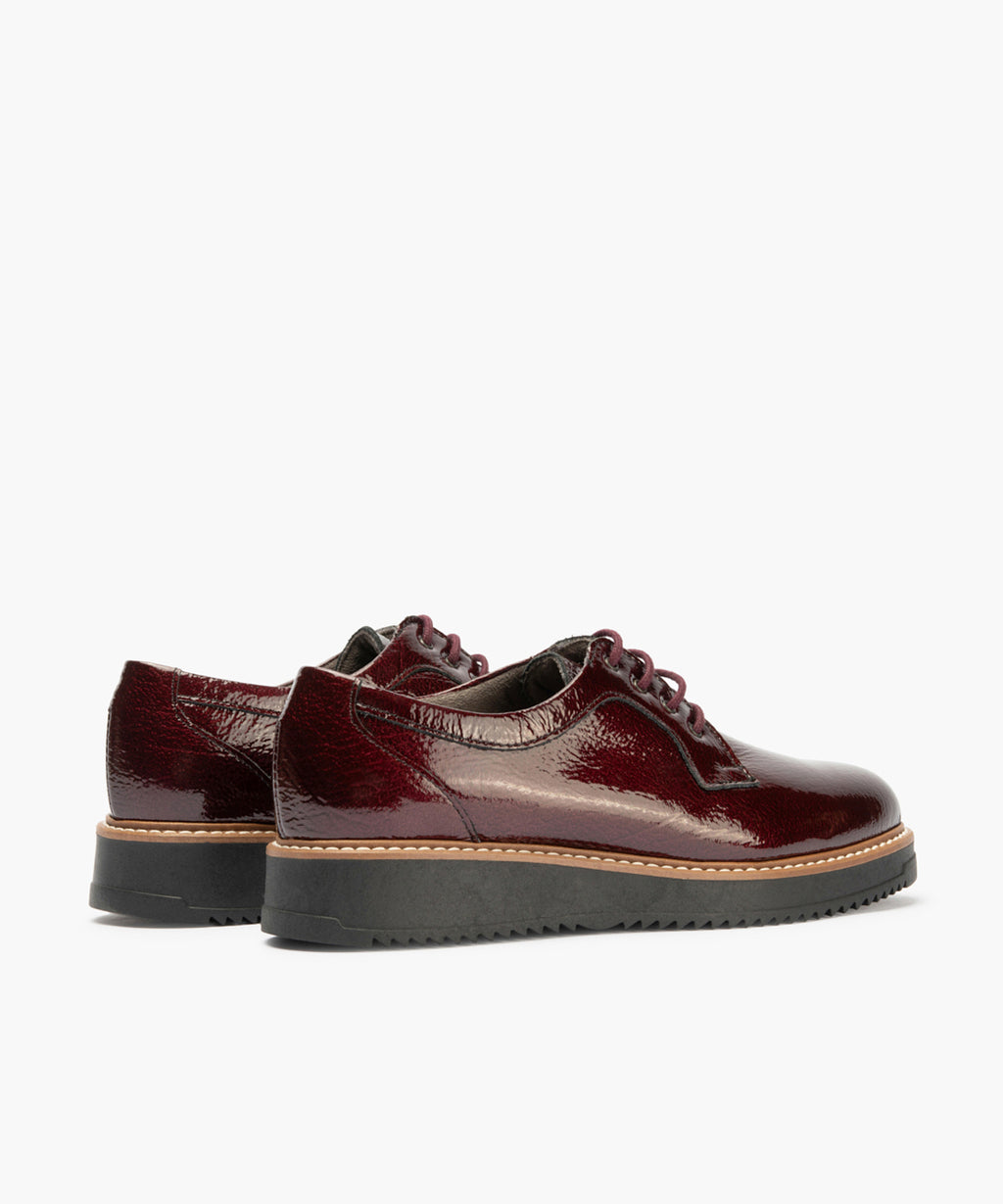 Blucher en Charol con cordones de mujer color burdeos