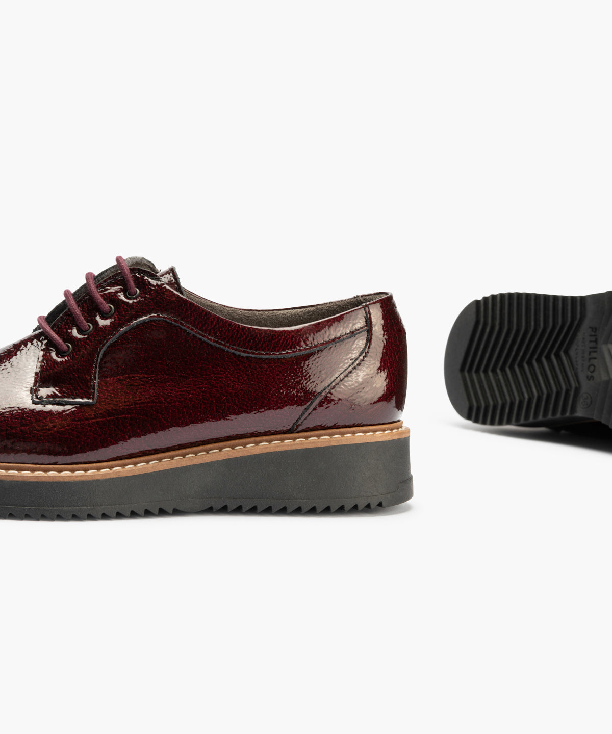 Blucher en Charol con cordones de mujer color burdeos