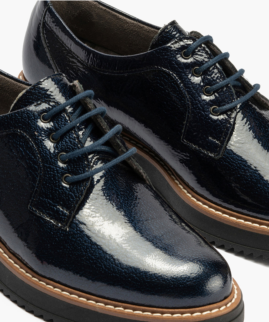 Blucher en Charol con cordones de mujer color marino