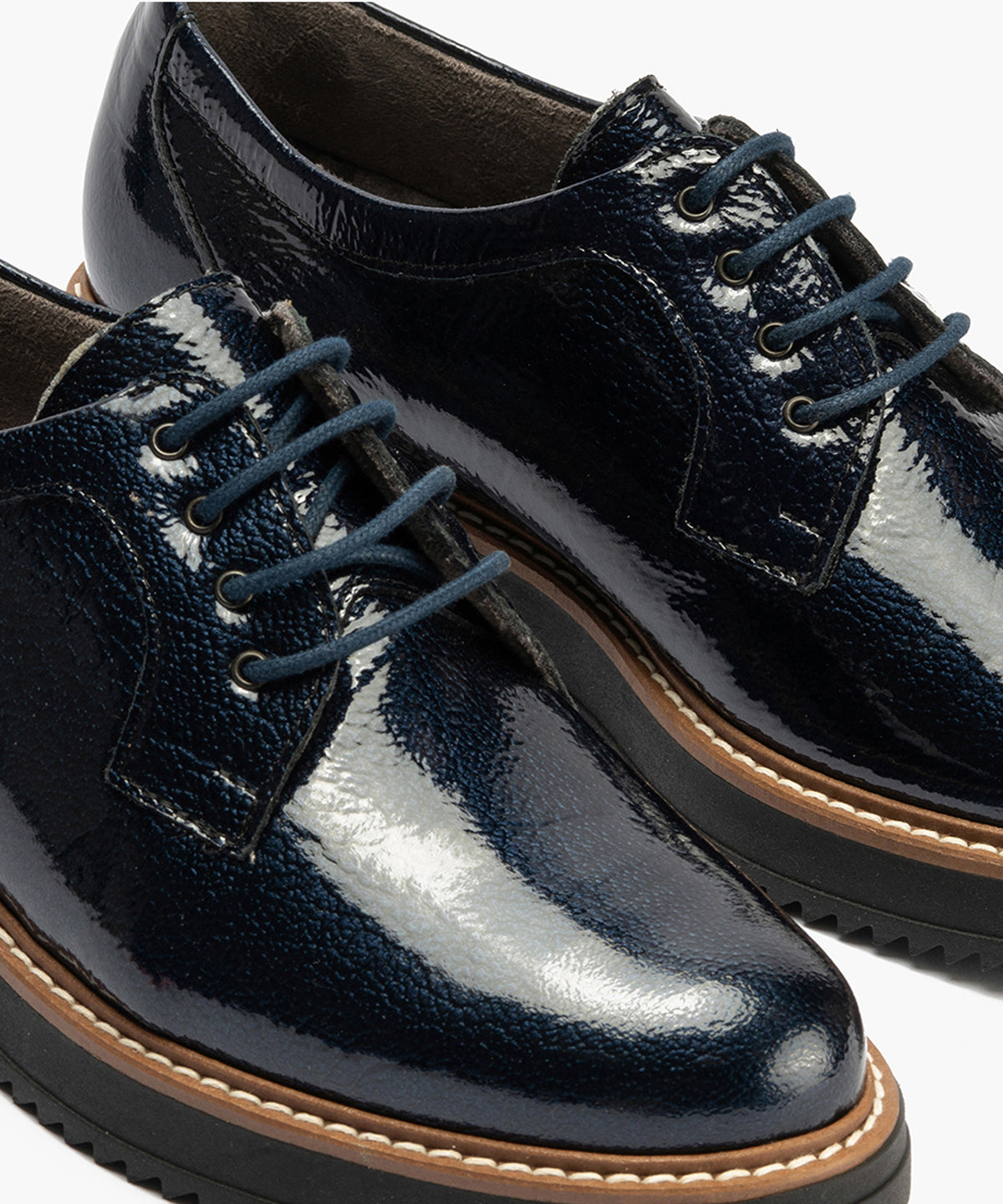 Blucher en Charol con cordones de mujer color marino