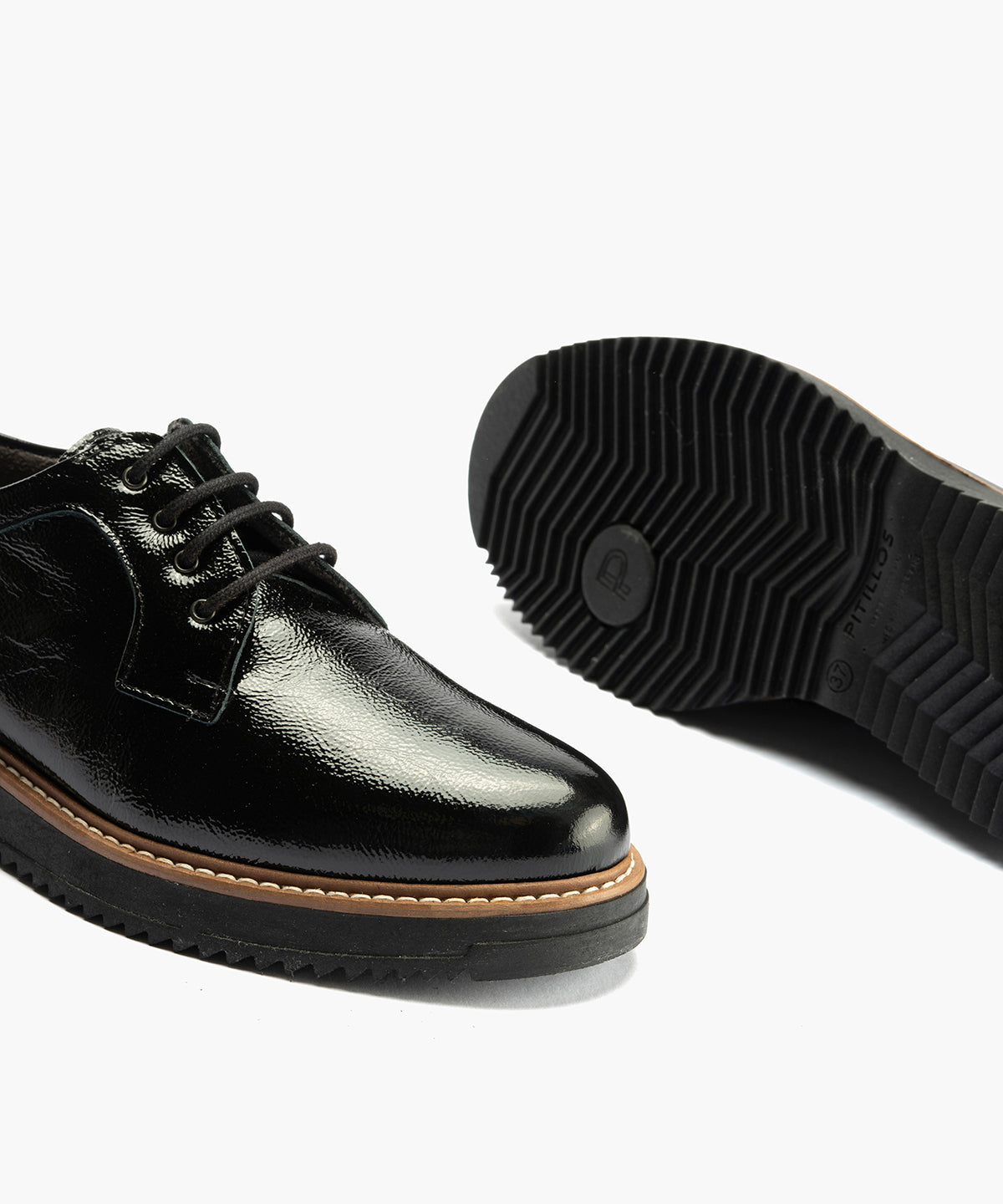 Blucher en Charol con cordones de mujer color negro