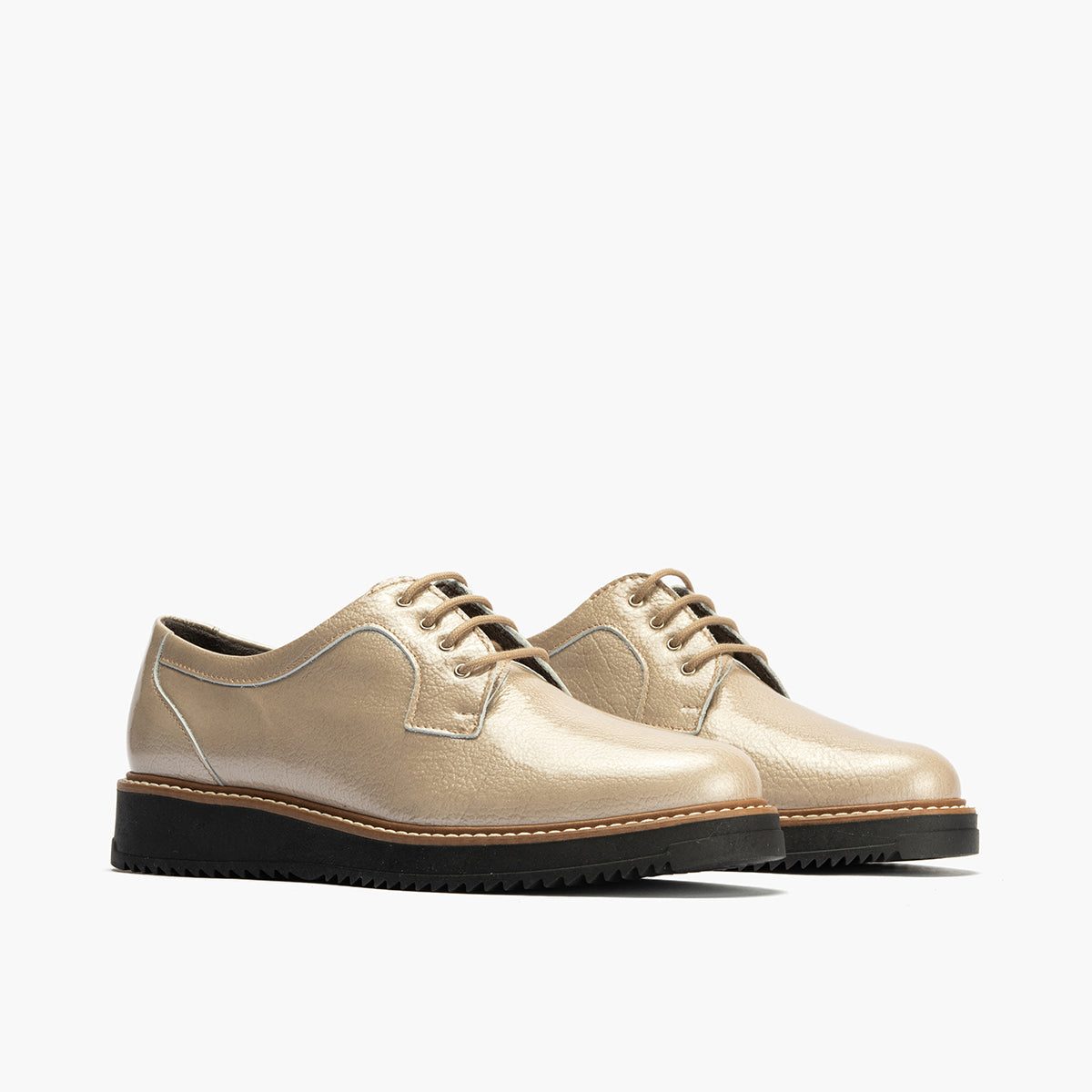 Blucher en Charol con cordones de mujer color piedra