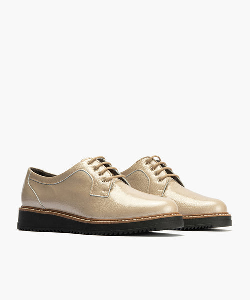 Blucher en Charol con cordones de mujer color piedra