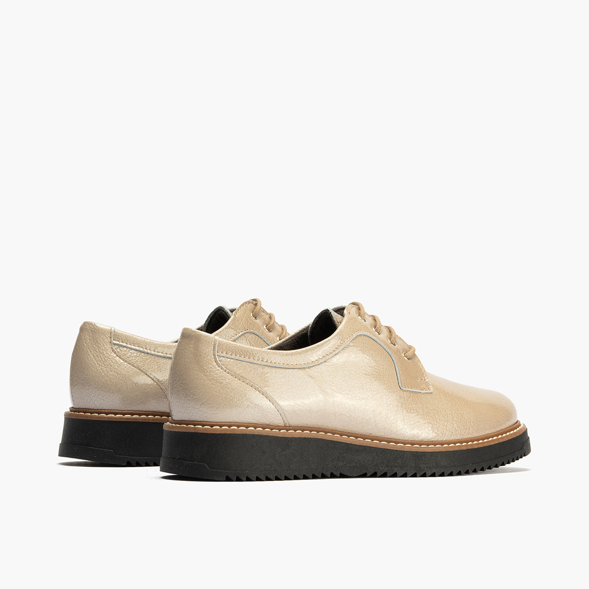 Blucher en Charol con cordones de mujer color piedra