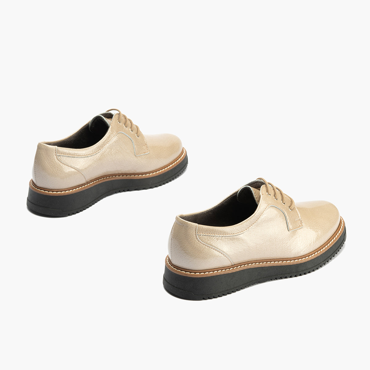 Blucher en Charol con cordones de mujer color piedra