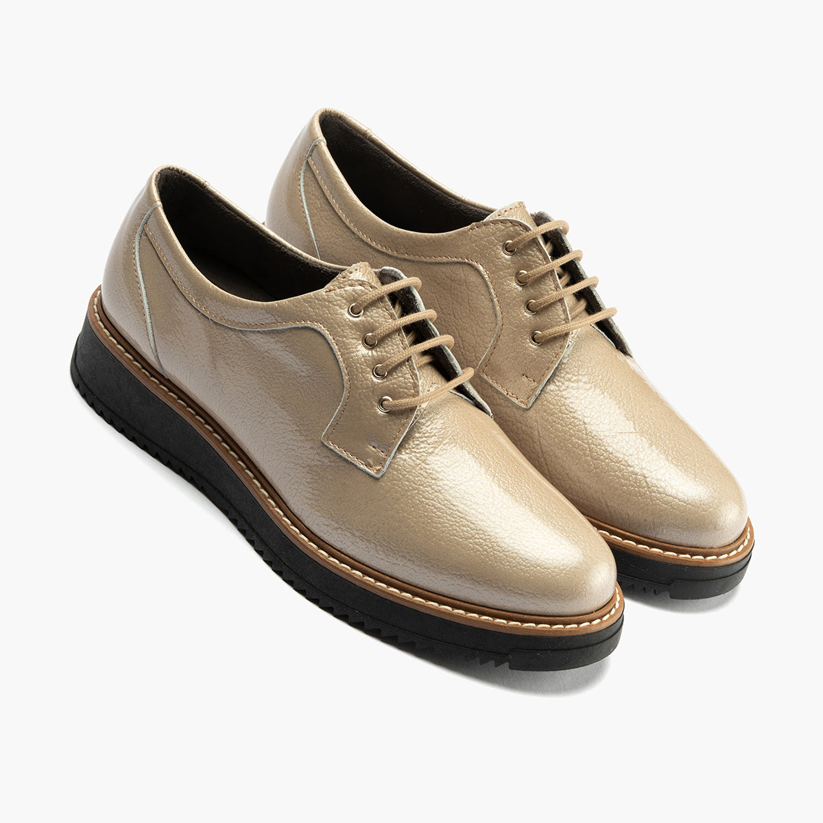 Blucher en Charol con cordones de mujer color piedra