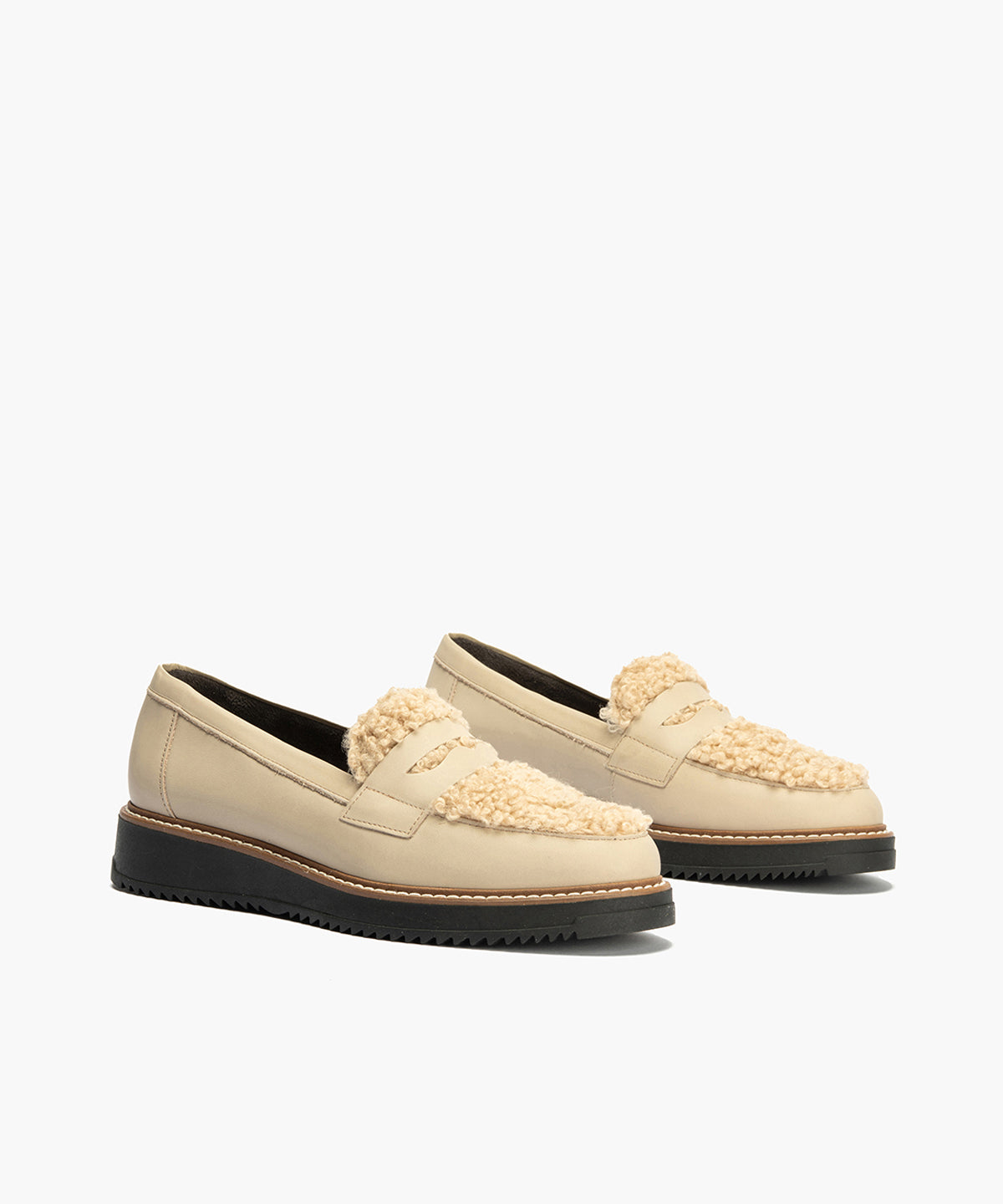 Mocasín con borrego de mujer color piedra