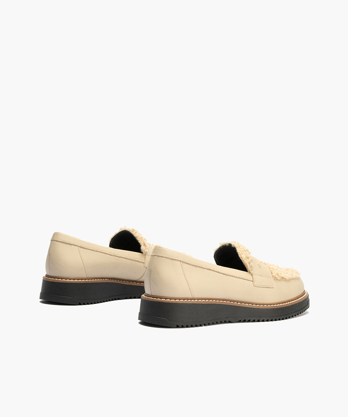 Mocasín con borrego de mujer color piedra
