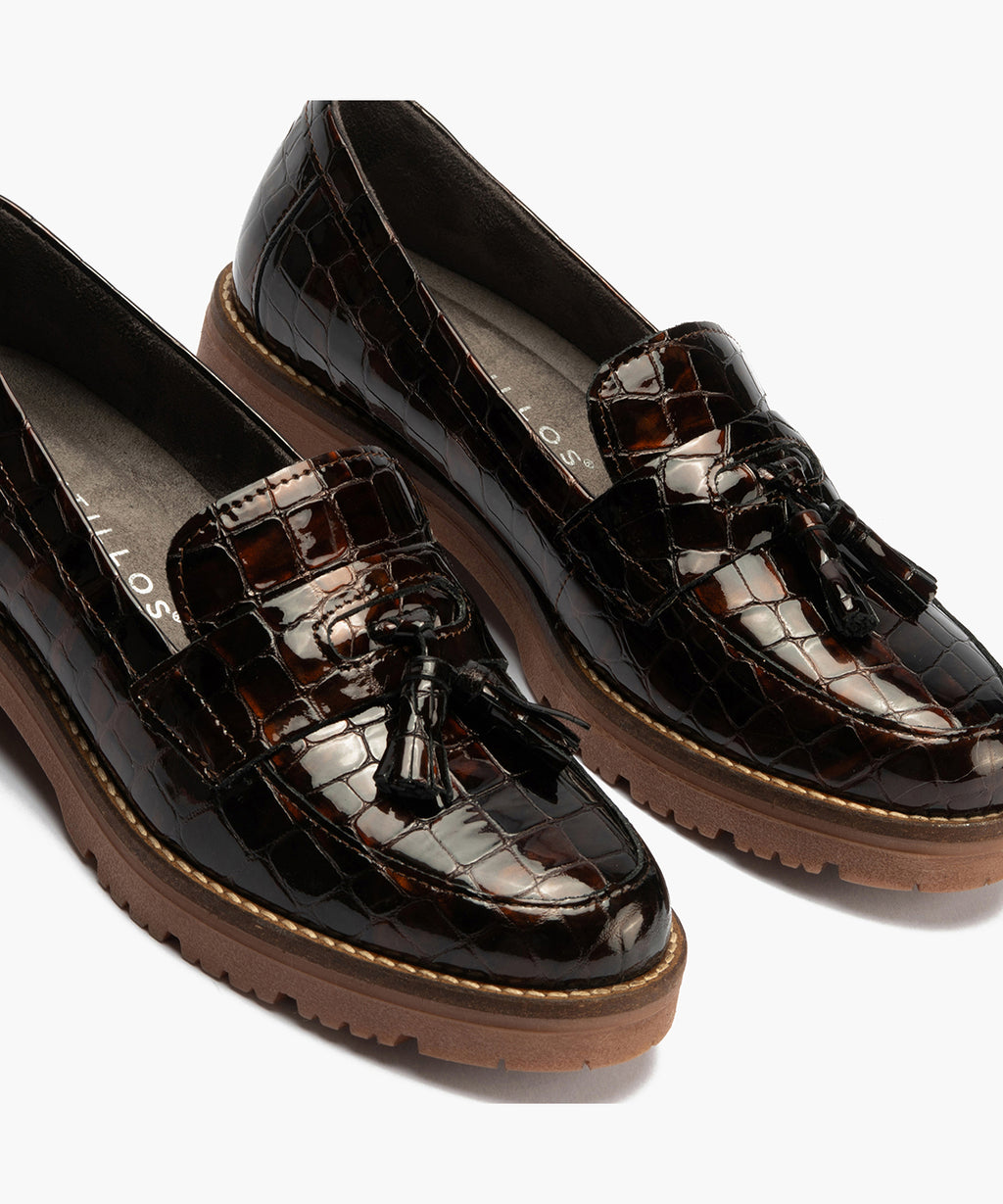 Mocasín en Coco con adorno de mujer color marron