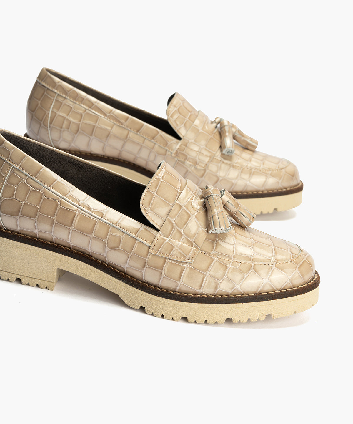 Mocasín en Coco con adorno de mujer color piedra