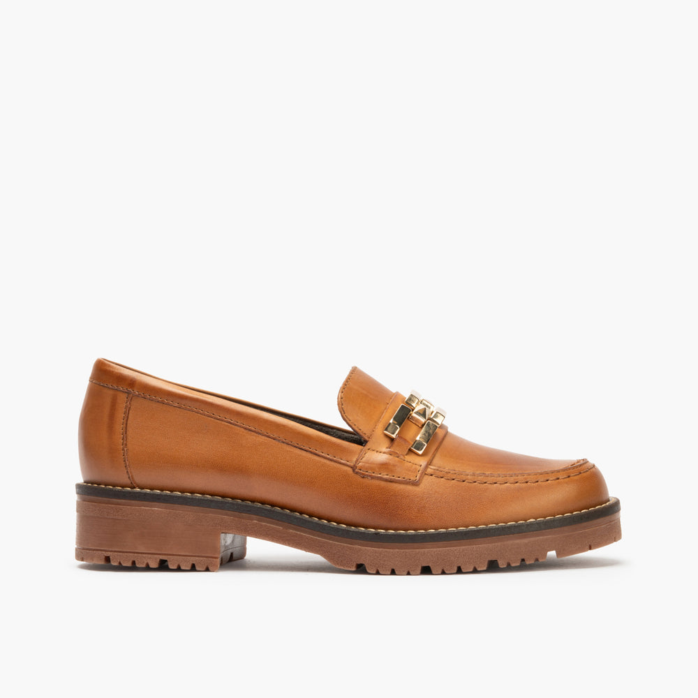 Mocasín en Napa con adorno de mujer color cuero