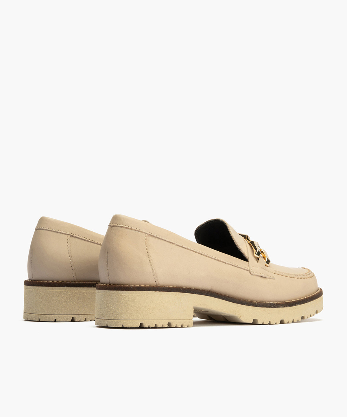 Mocasín en Napa con adorno de mujer color piedra