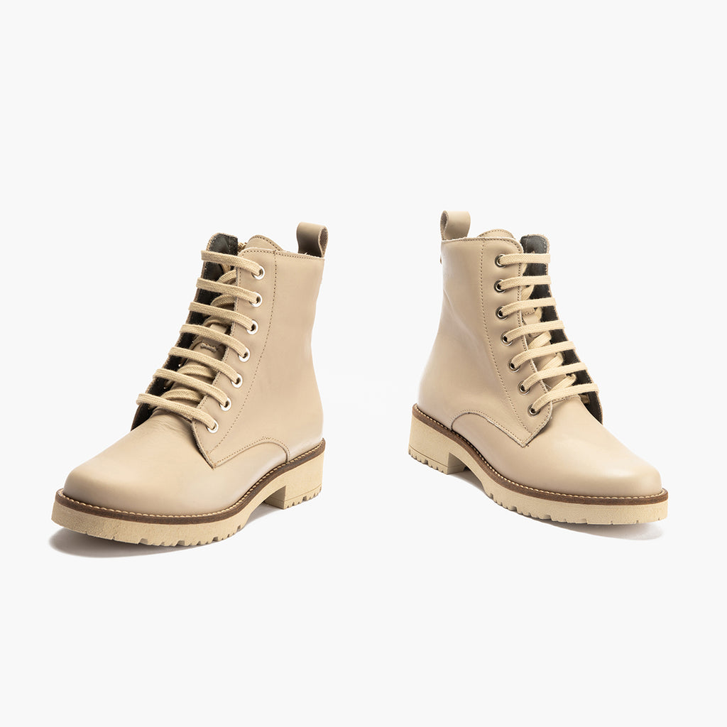 Botín Militar en Napa con cordones de mujer color piedra – Calzados ...
