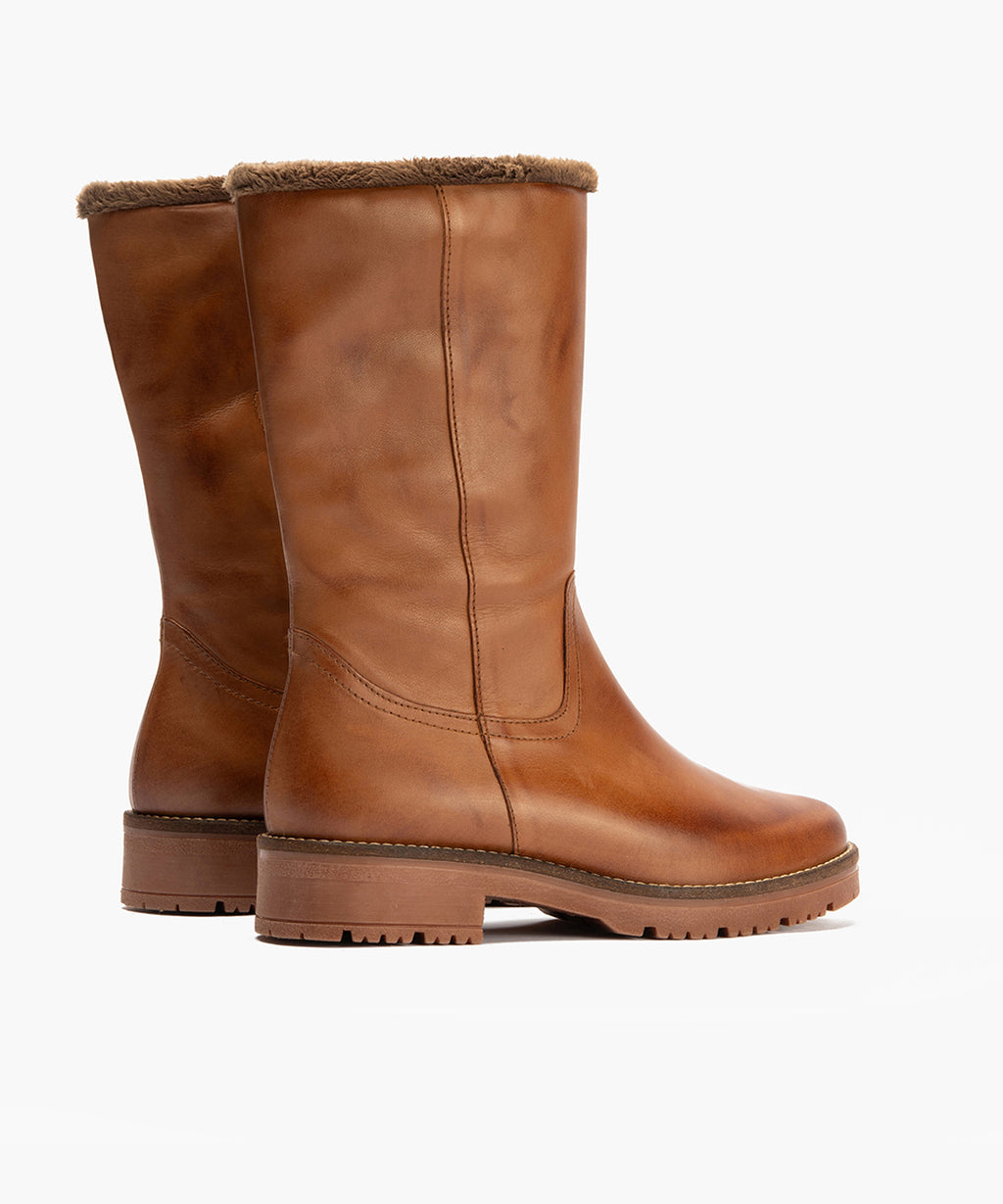 Bota con borrego de mujer color cuero
