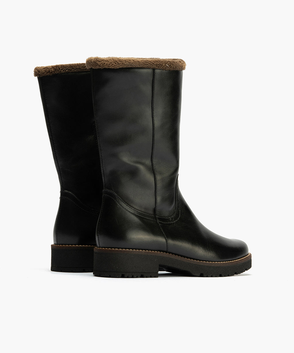 Bota con borrego de mujer color negro