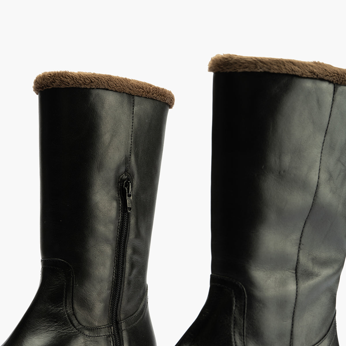 Bota con borrego de mujer color negro