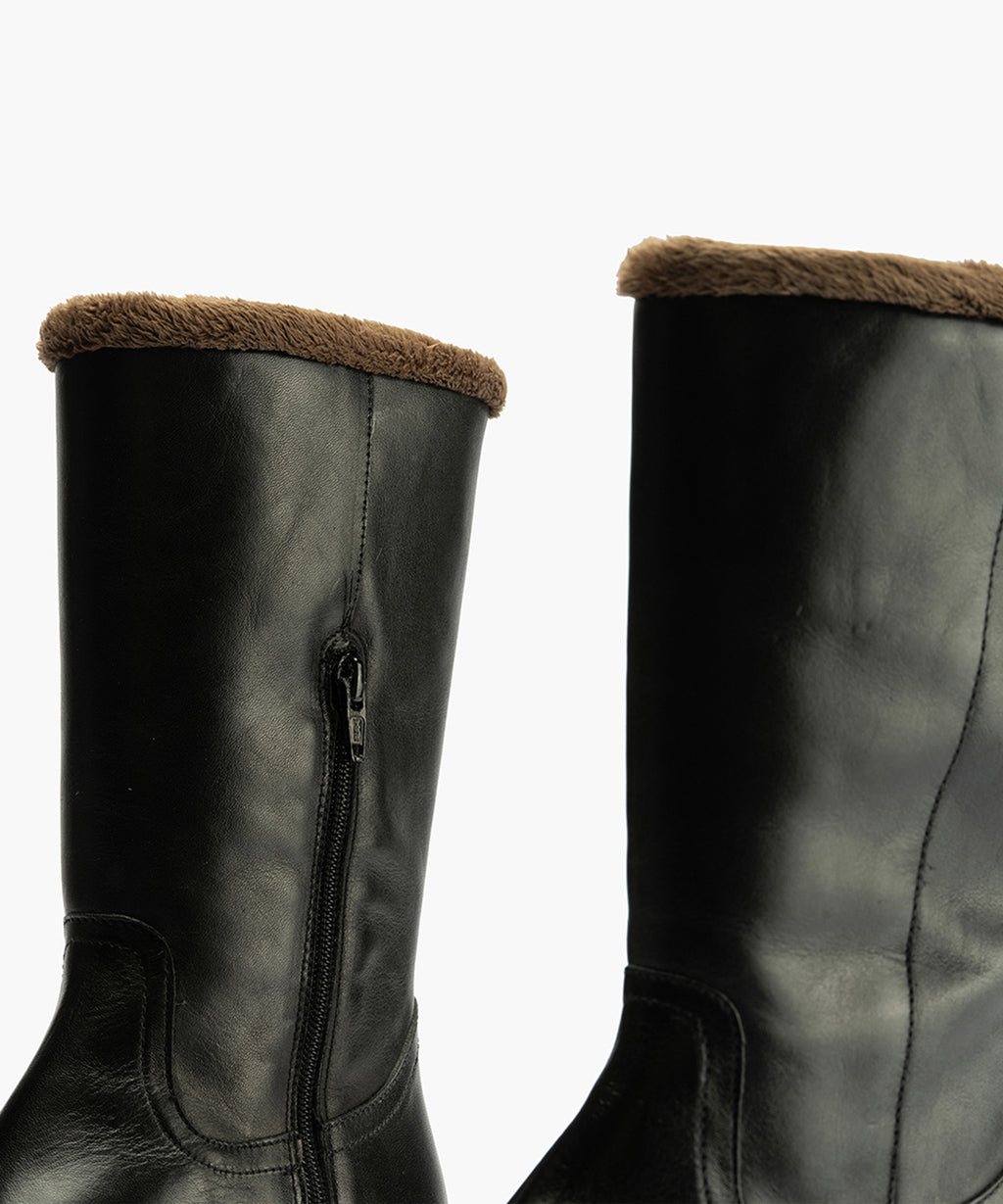Bota con borrego de mujer color negro