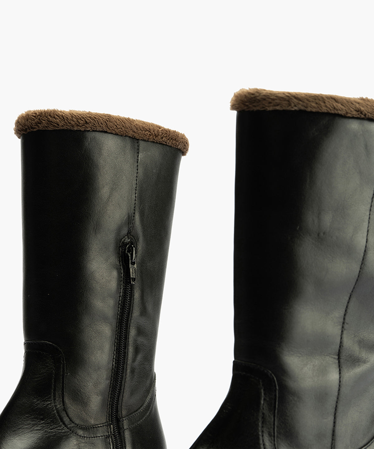 Bota con borrego de mujer color negro