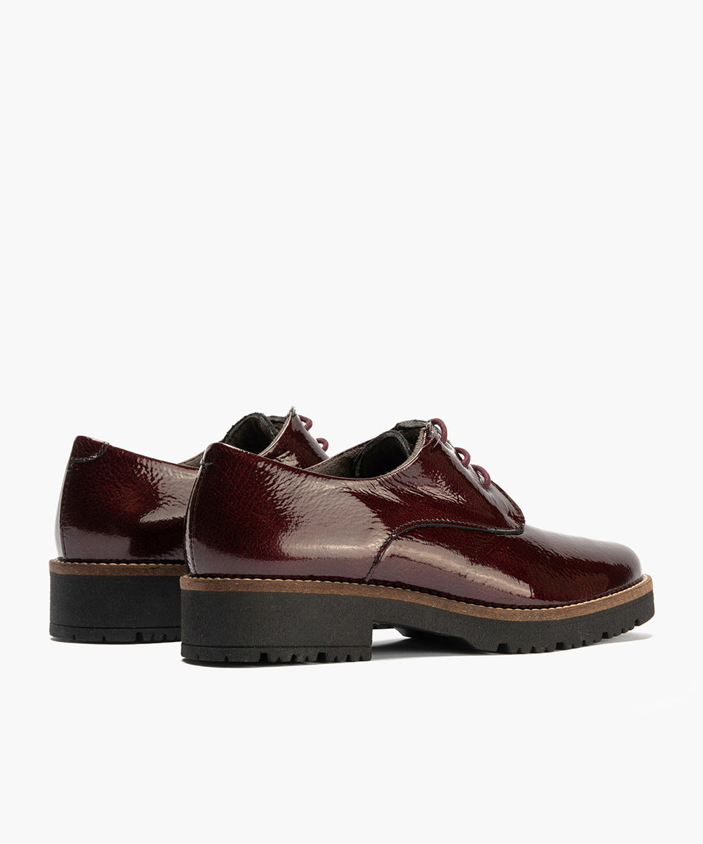Blucher en Charol con cordones de mujer color burdeos