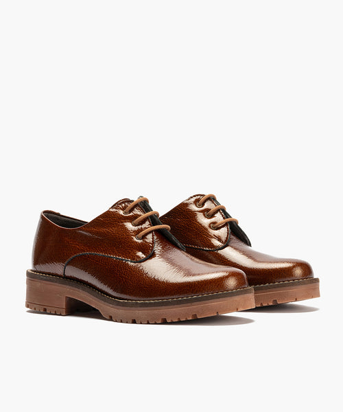 Blucher en Charol con cordones de mujer color cuero