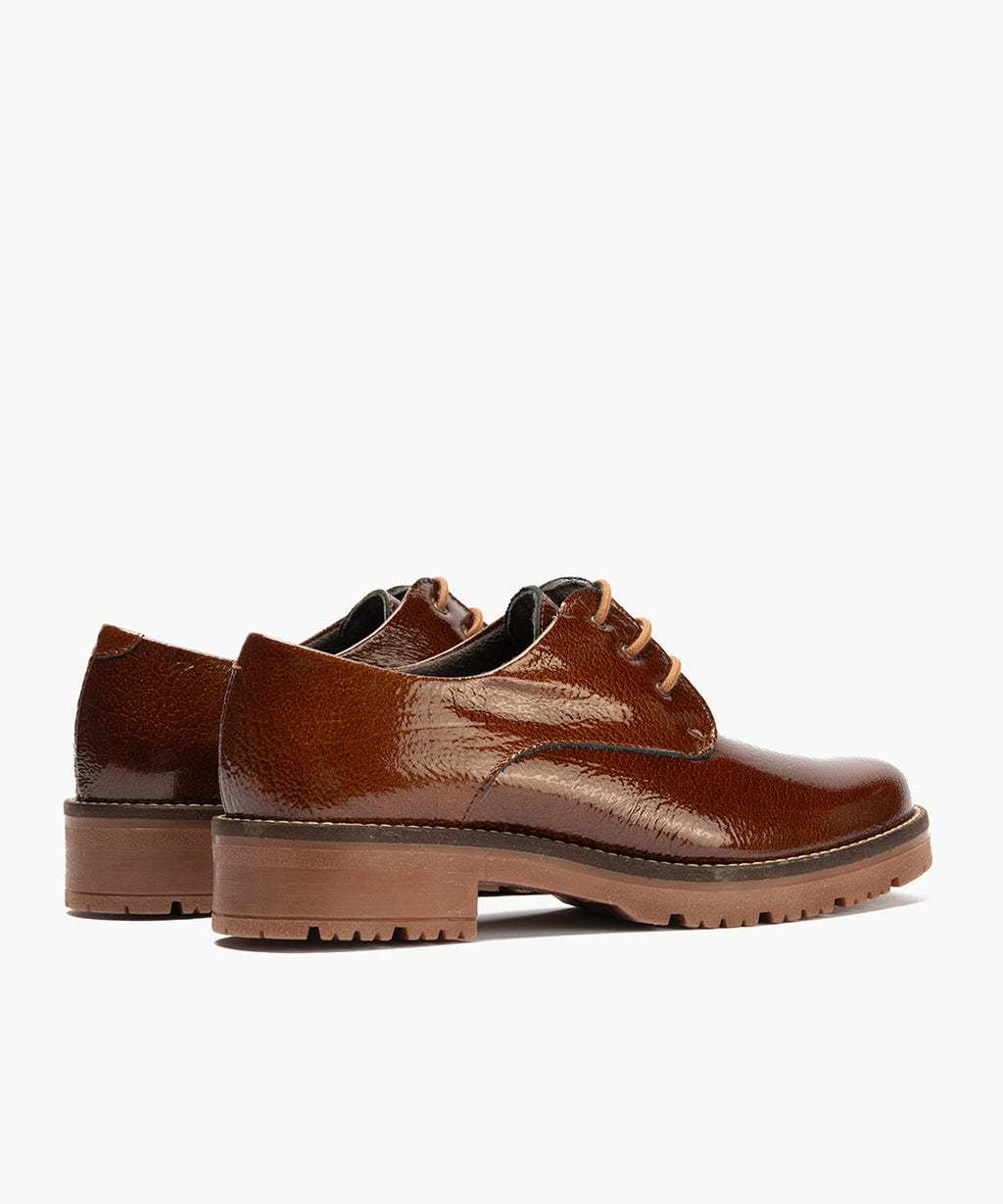 Blucher en Charol con cordones de mujer color cuero