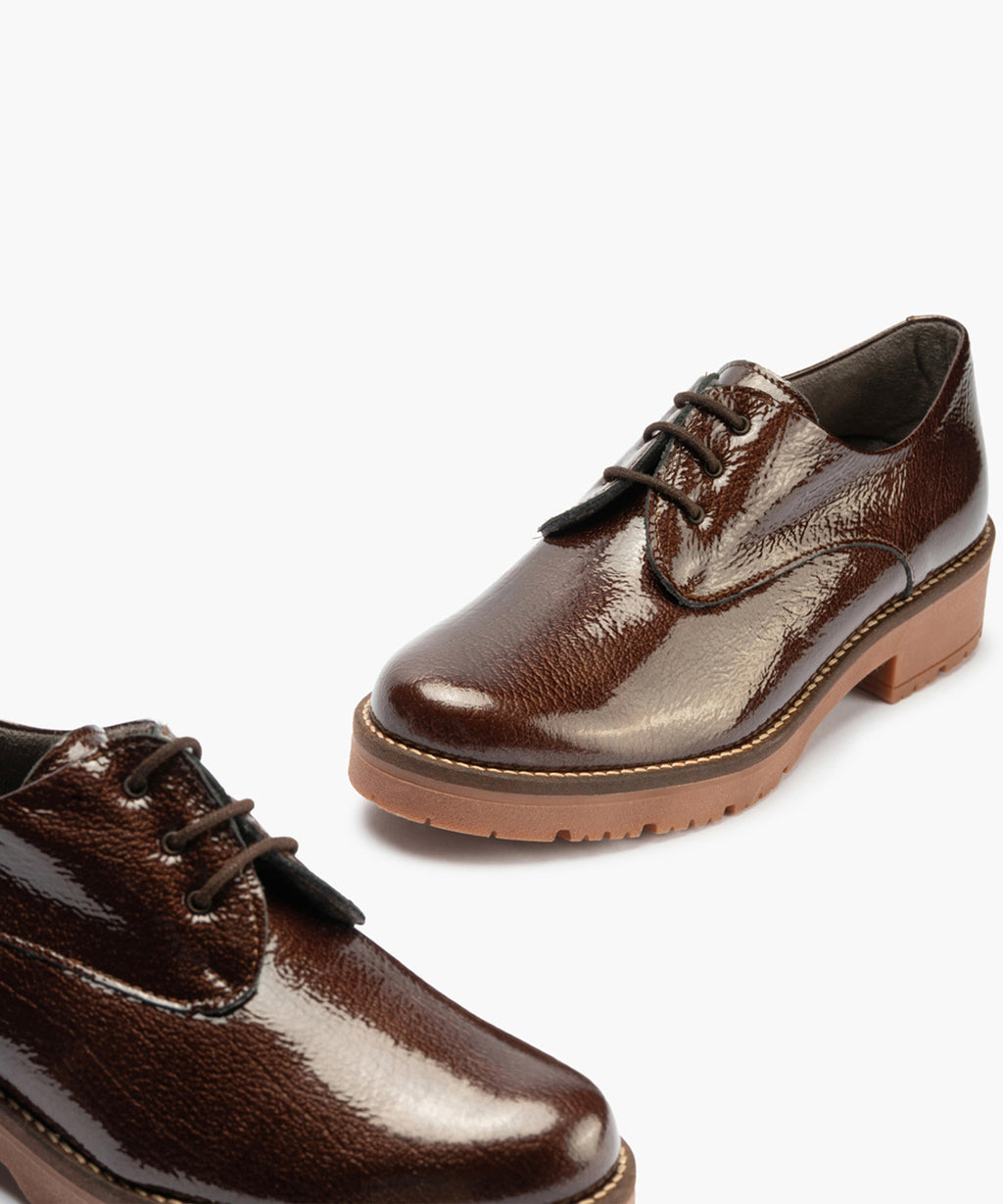 Blucher en Charol con cordones de mujer color marron
