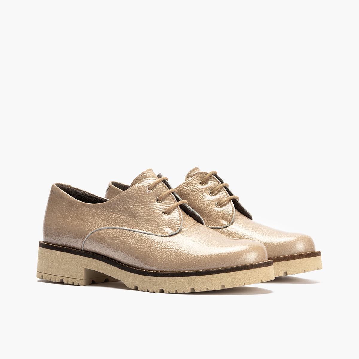Blucher en Charol con cordones de mujer color piedra