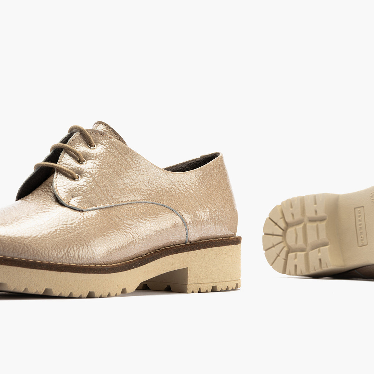 Blucher en Charol con cordones de mujer color piedra
