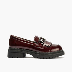 Mocasín con Flecos en Charol de mujer color burdeos