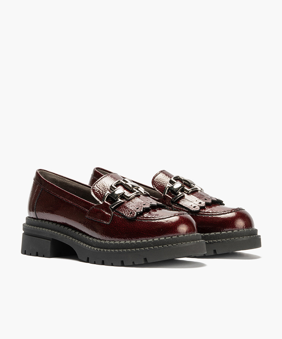 Mocasín con Flecos en Charol de mujer color burdeos