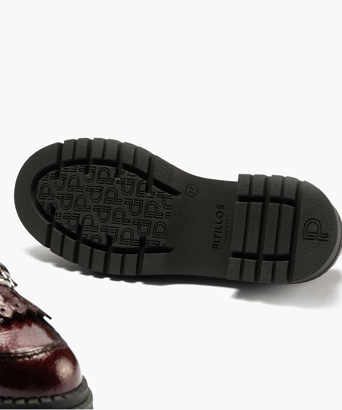 Mocasín con Flecos en Charol de mujer color burdeos