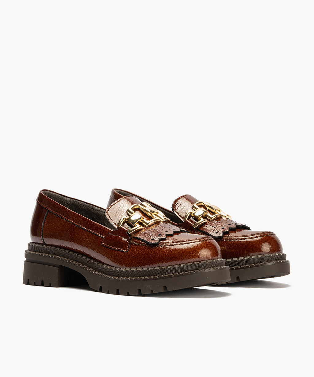 Mocasín con Flecos en Charol de mujer color cuero