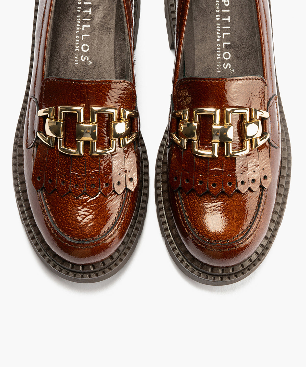 Mocasín con Flecos en Charol de mujer color cuero