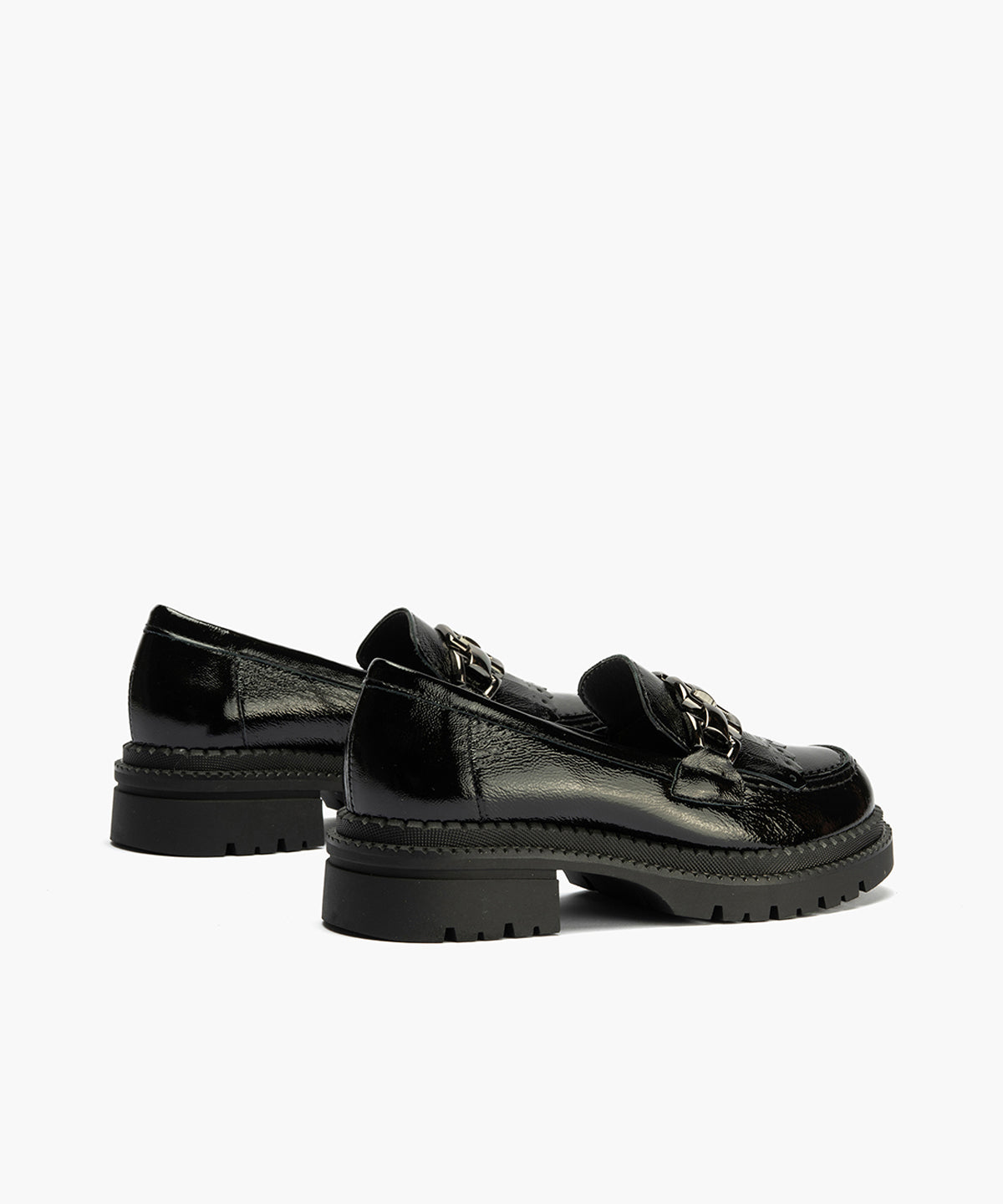 Mocasín con Flecos en Charol de mujer color negro