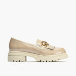 Mocasín con Flecos en Charol de mujer color piedra