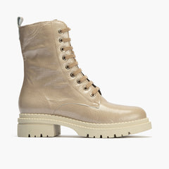 Botín Militar en Charol de mujer color piedra