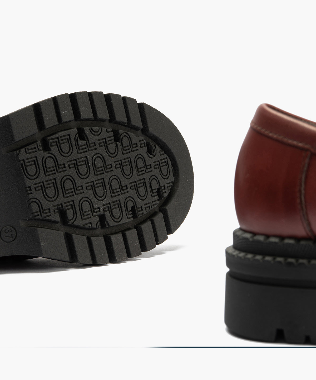Mocasín en Napa con adorno de mujer color burdeos